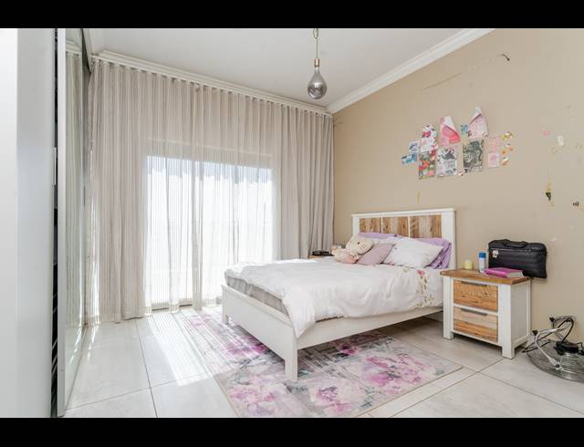 5 BEDROOM HOUSE FOR SALE IN BLUE VALLEY GOLF ESTATE